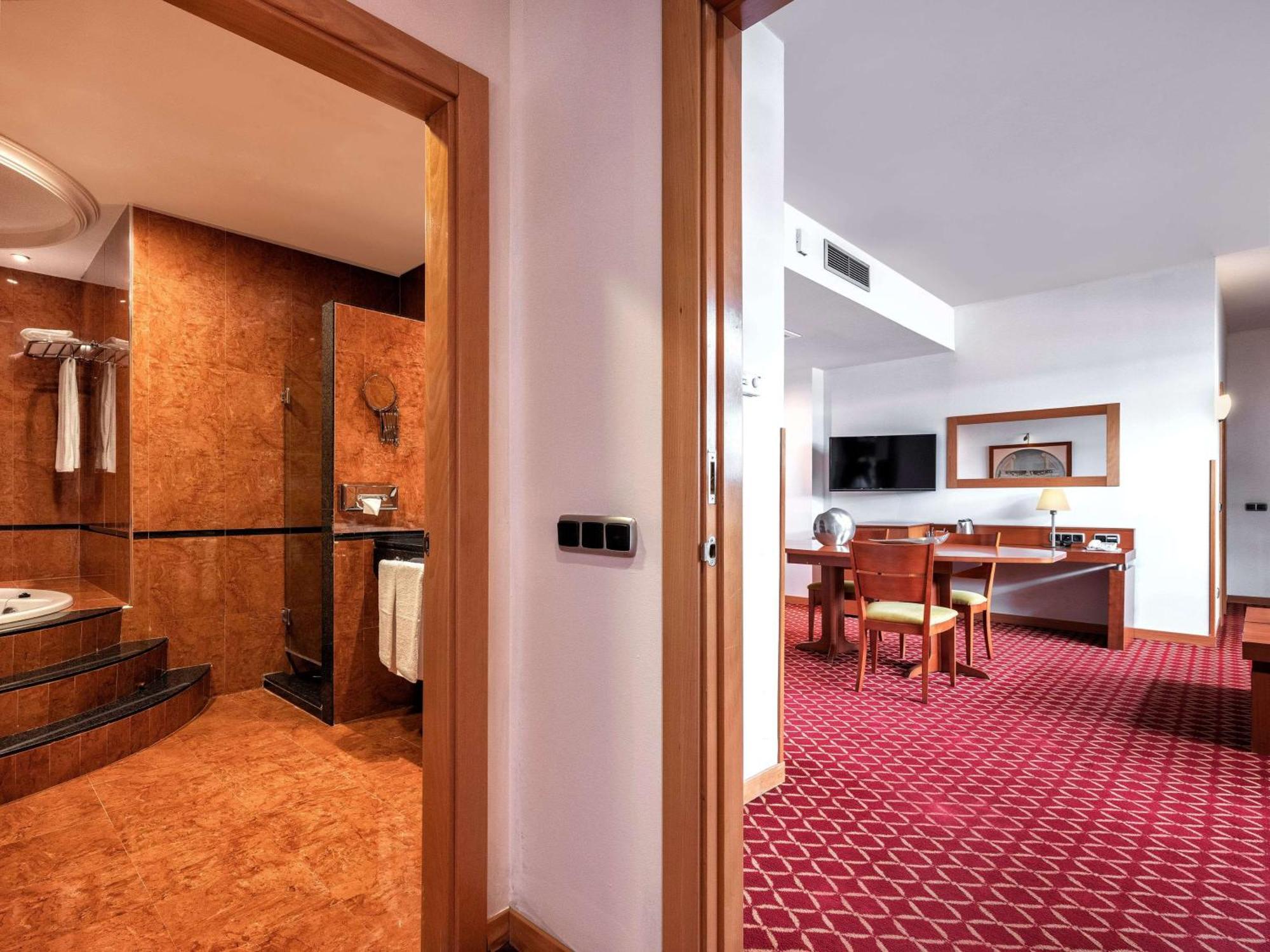 Hotel Zentral Leon Exterior photo